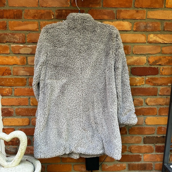 Kenneth Cole Shaggy Soft Faux Fur Snap Button Snuggly Coat Jacket Silver XL - Picture 3 of 9